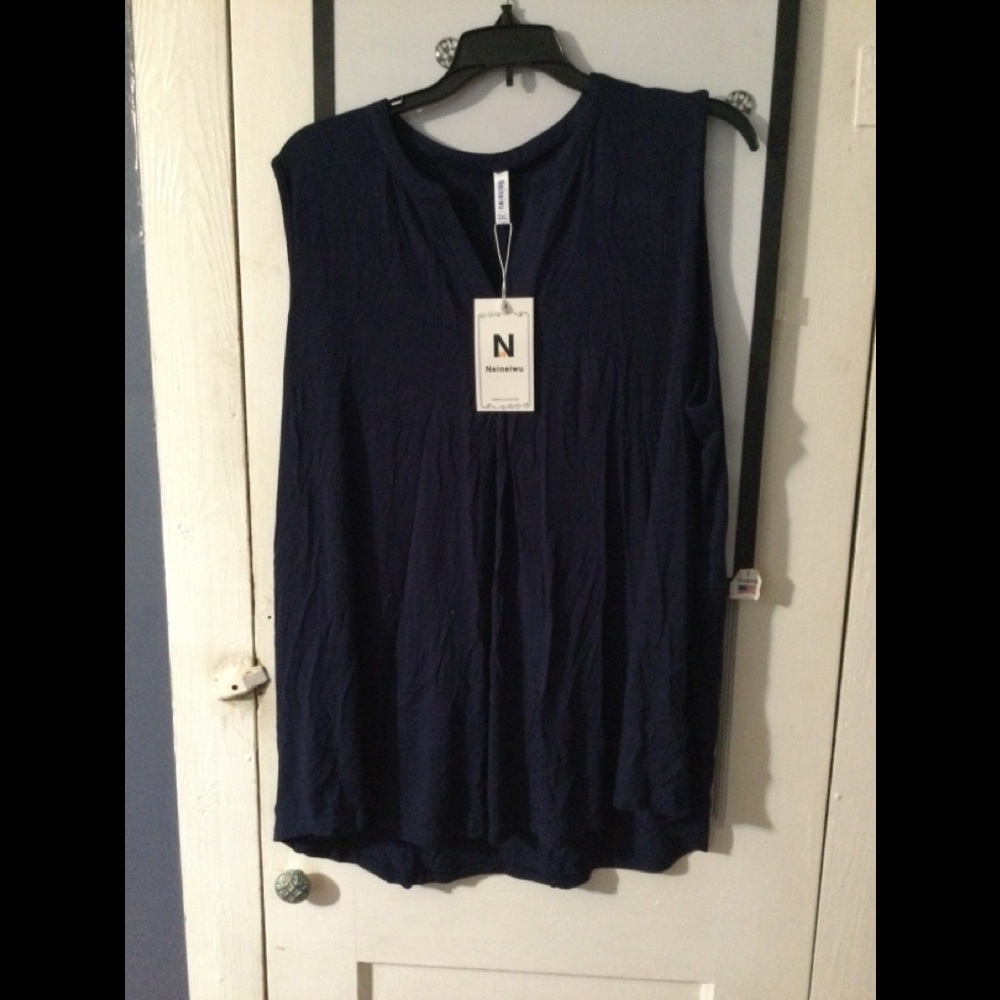 Womens sleeveless shirt